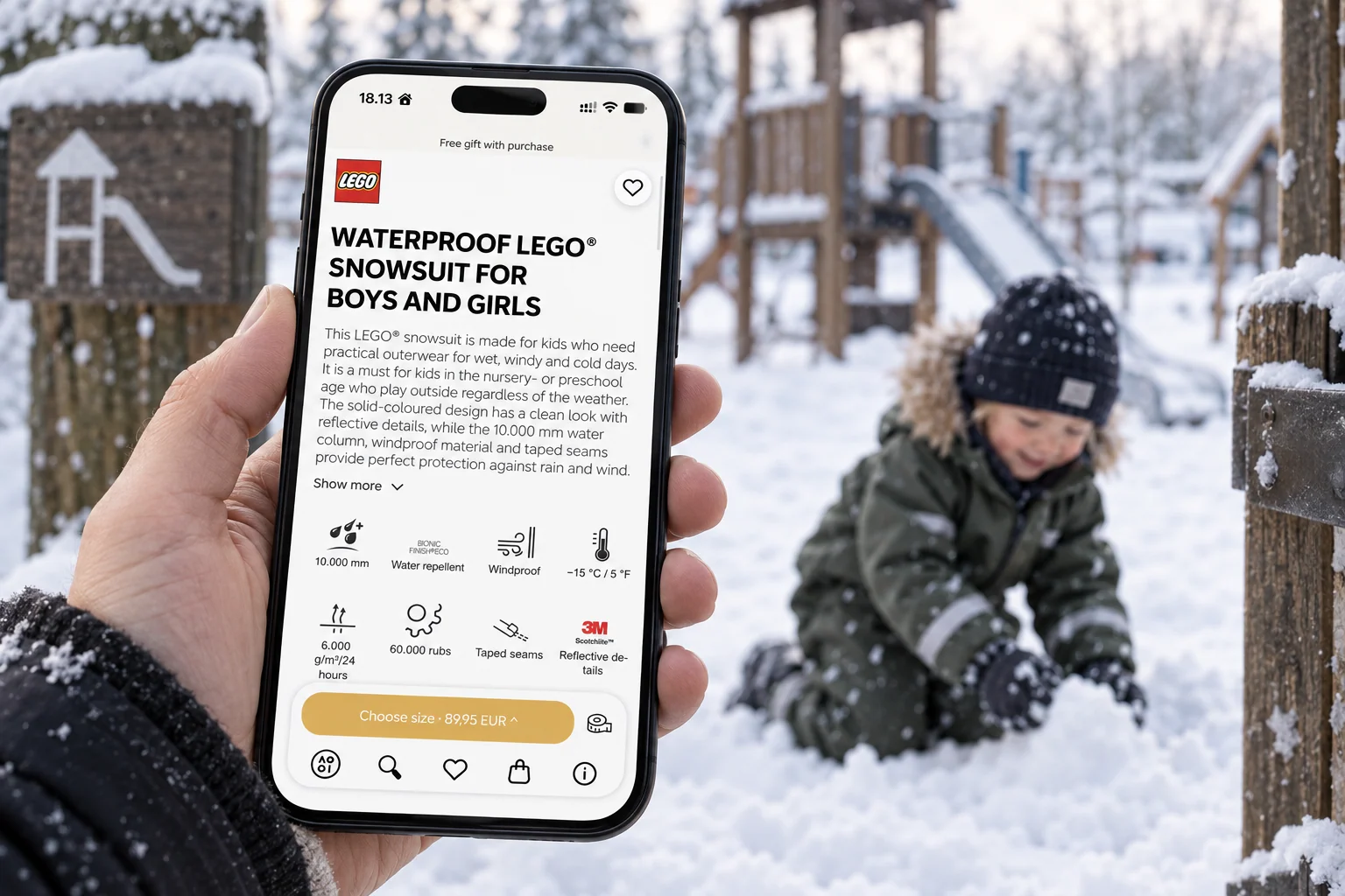 KABOOKIs snowsuit-produktside ved en sneklædt legeplads
